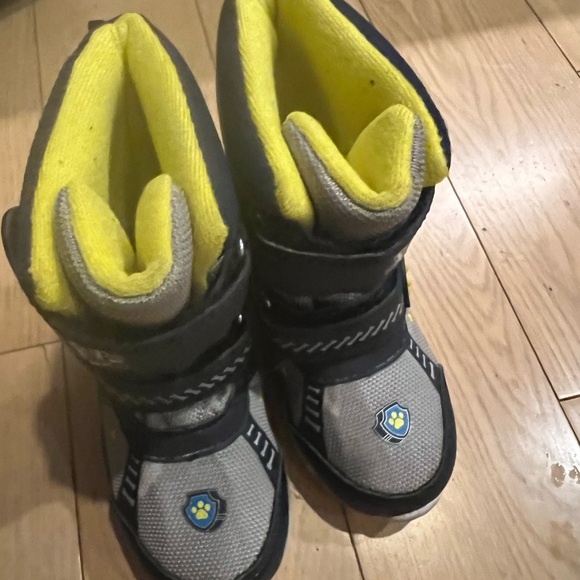 Size 10 boy Paw Patrol winter boots with LED blinking lights. - Picture 5 of 9